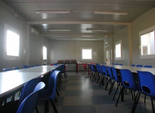 Particolare interno di mensa scolastica prefabbricata