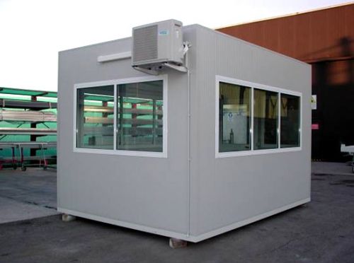 Cabina tecnica prefabbricata per uso interno ad uso ufficio monitoraggio realizzata con pareti a filo