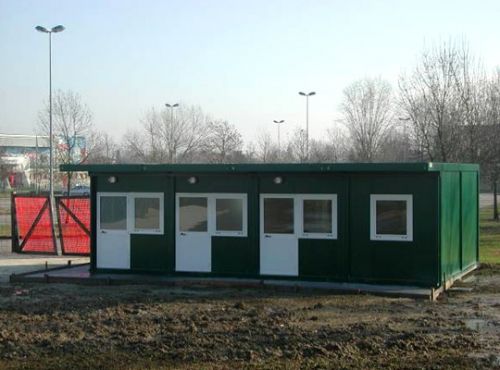Complesso di monoblocchi realizzati presso un centro sportivo a Padova ad uso uffici, sala ricreativa e spogliatoi con relativi servizi igienici