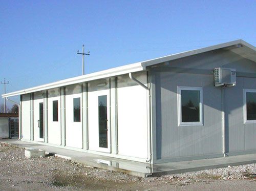 Uffici aziendali con tetto spiovente